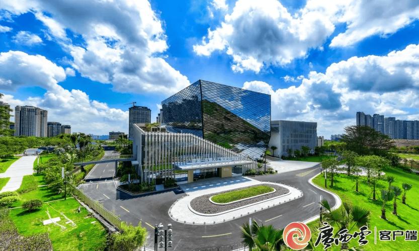 我区将加大力度支持智能产品产业化以及人工智能软件开发